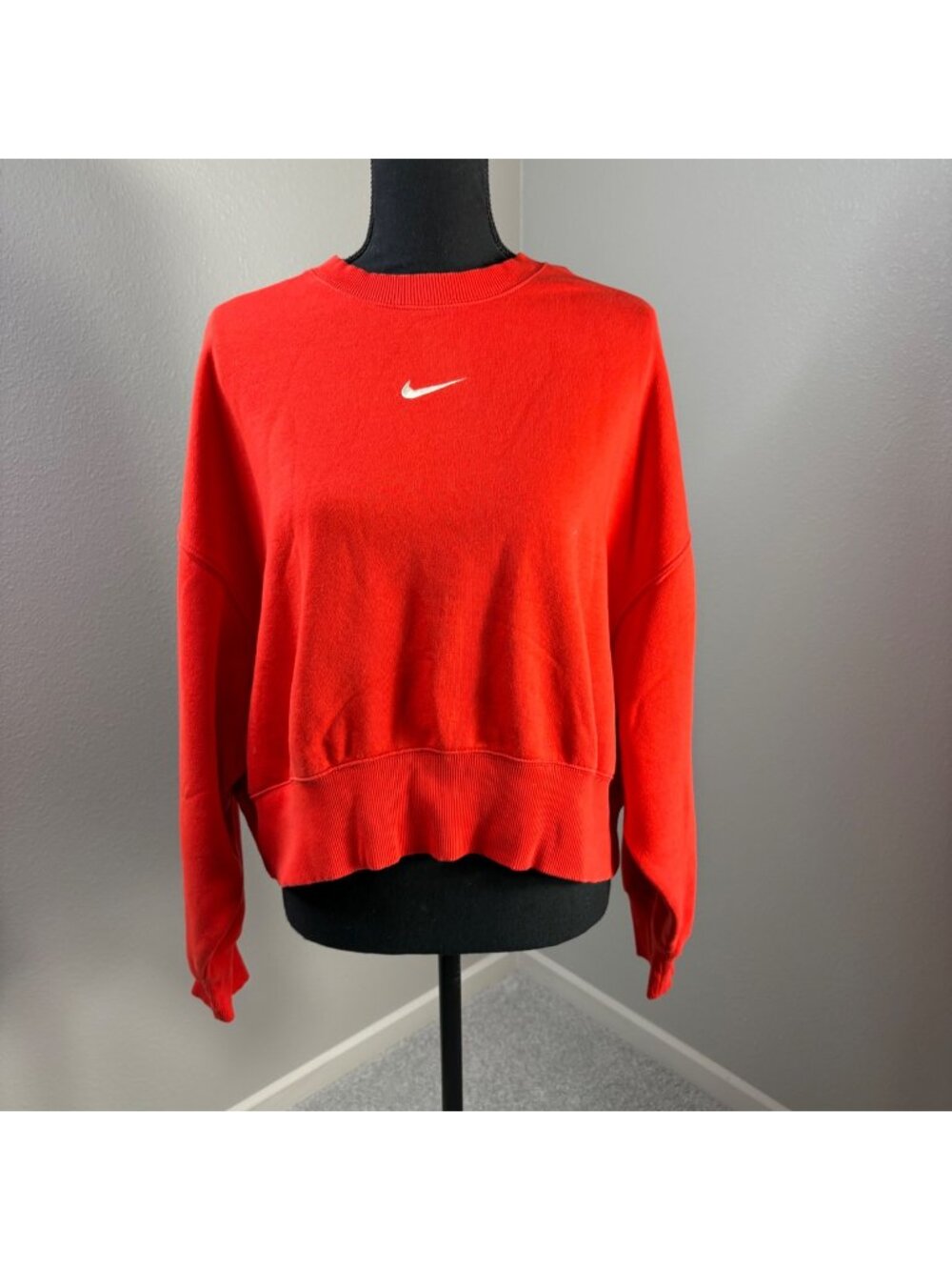 Nike Sweatshirt Womens XS Cropped Oversized Orange Sporty flaw